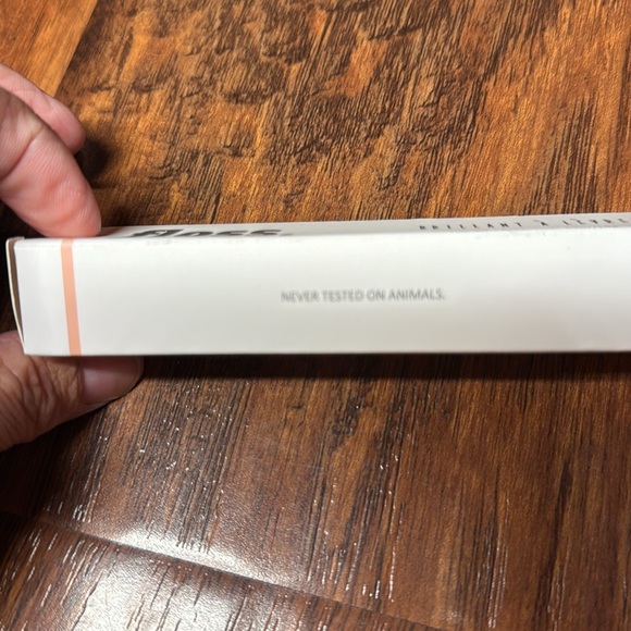 Floss Lip Gloss in Peach. LAX. New in box matte - Picture 3 of 3